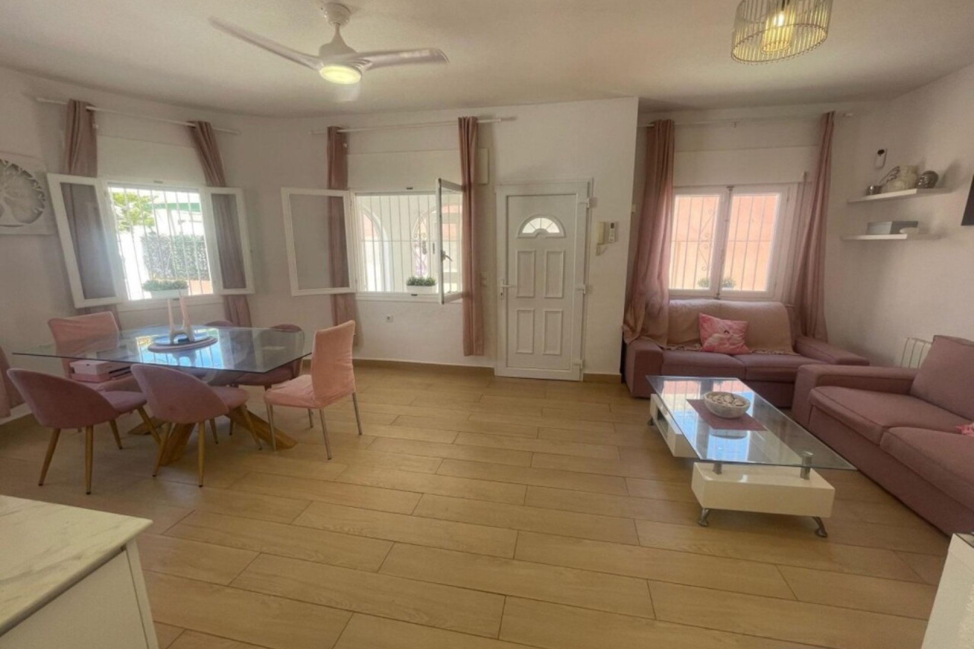 Resale - Villa -
Playa Flamenca - Play Flamenca