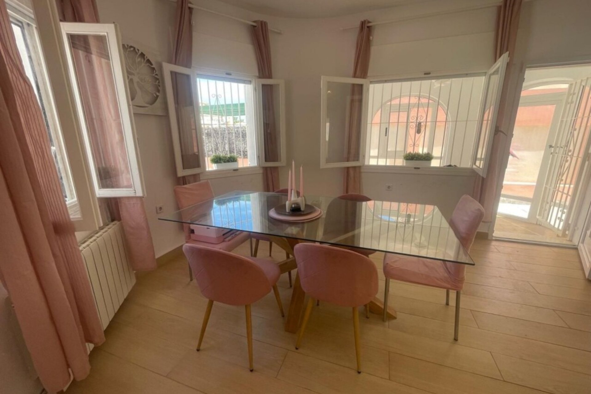 Resale - Villa -
Playa Flamenca - Play Flamenca