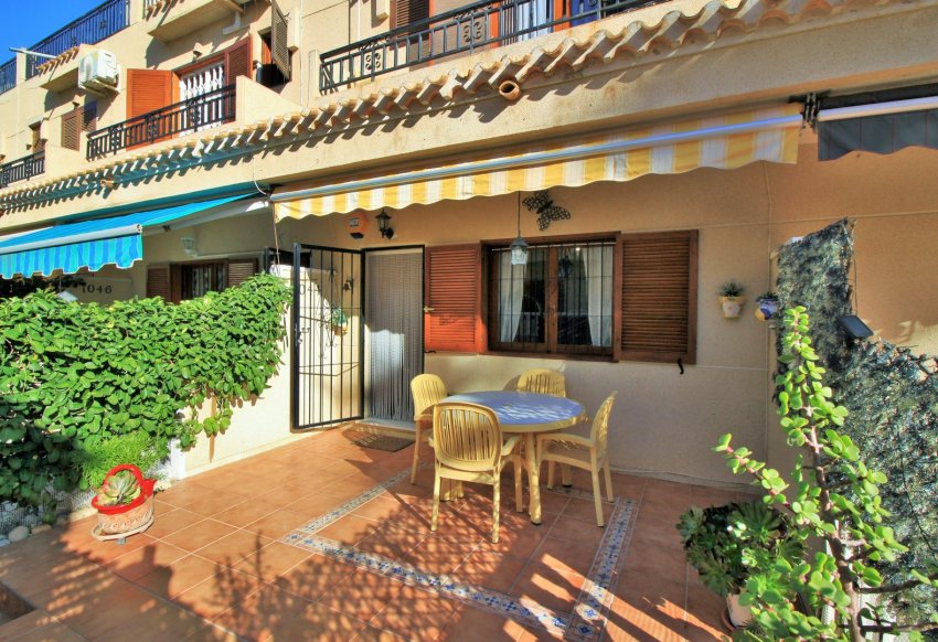 Resale - Villa -
Playa Flamenca