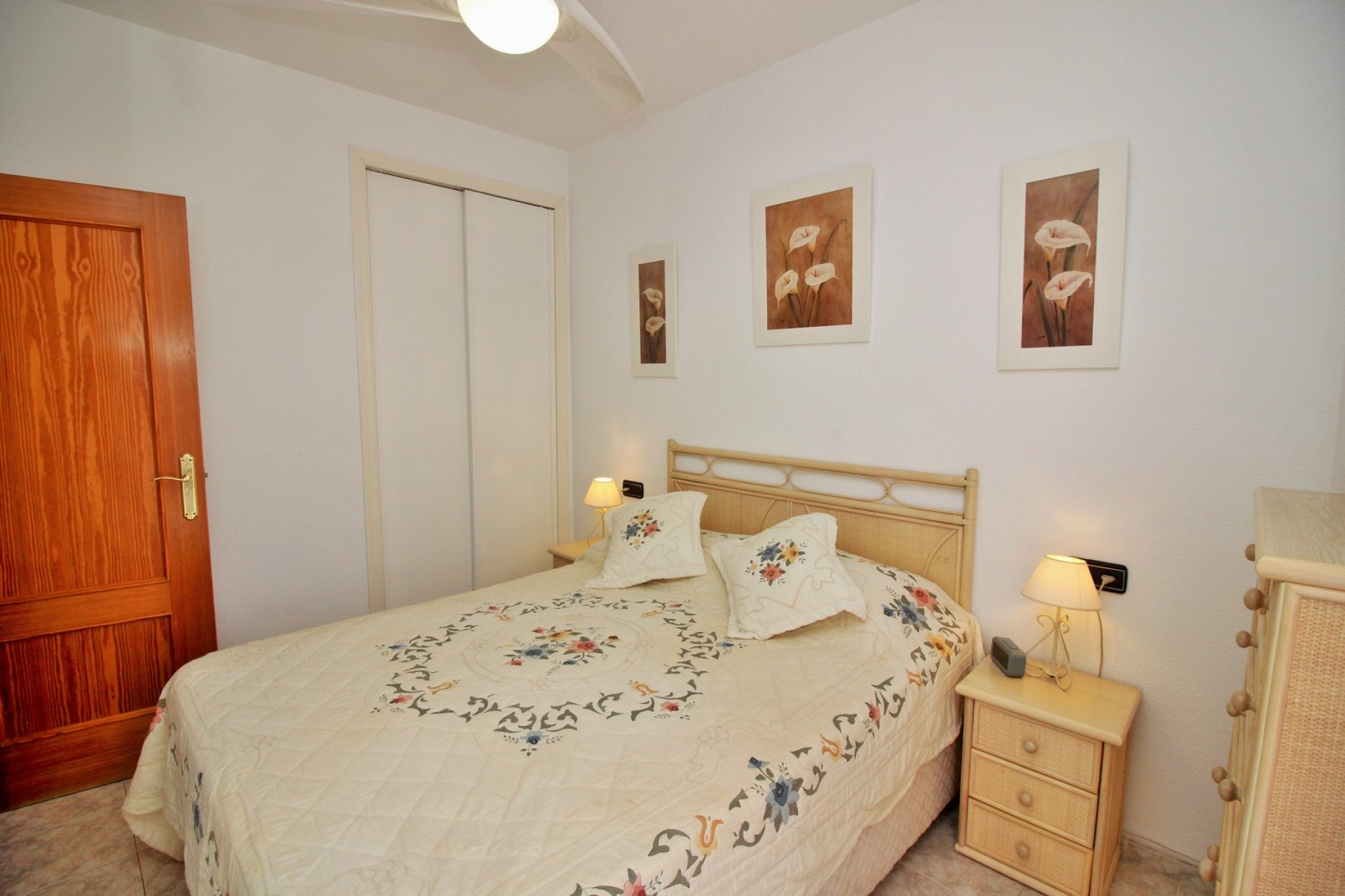 Resale - Villa -
Playa Flamenca