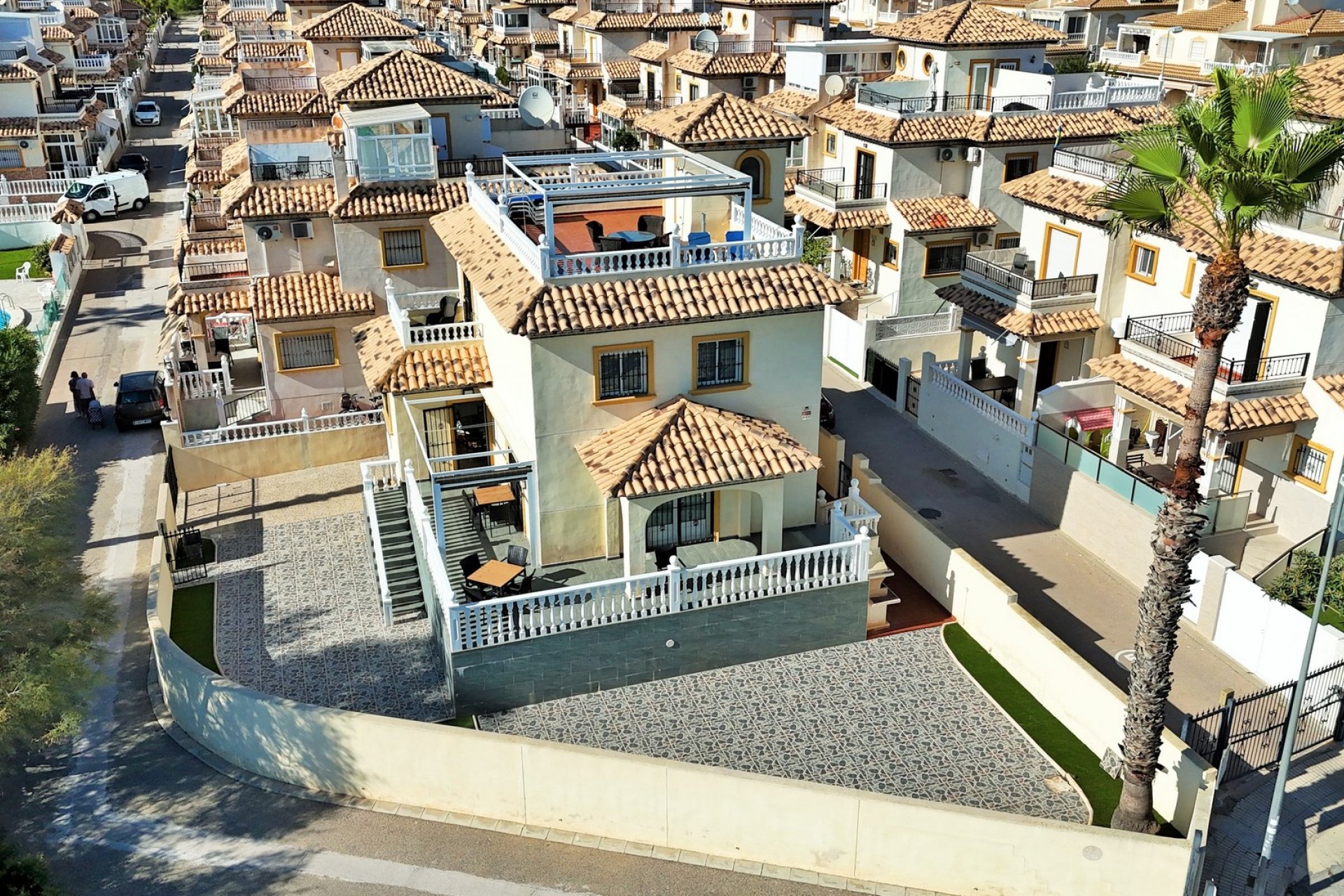 Resale - Villa -
Playa Flamenca