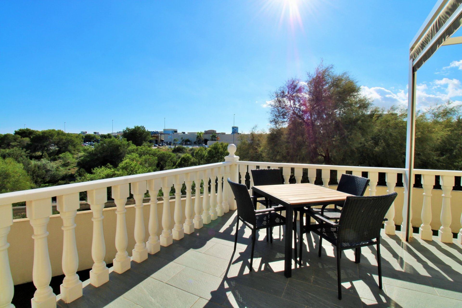 Resale - Villa -
Playa Flamenca