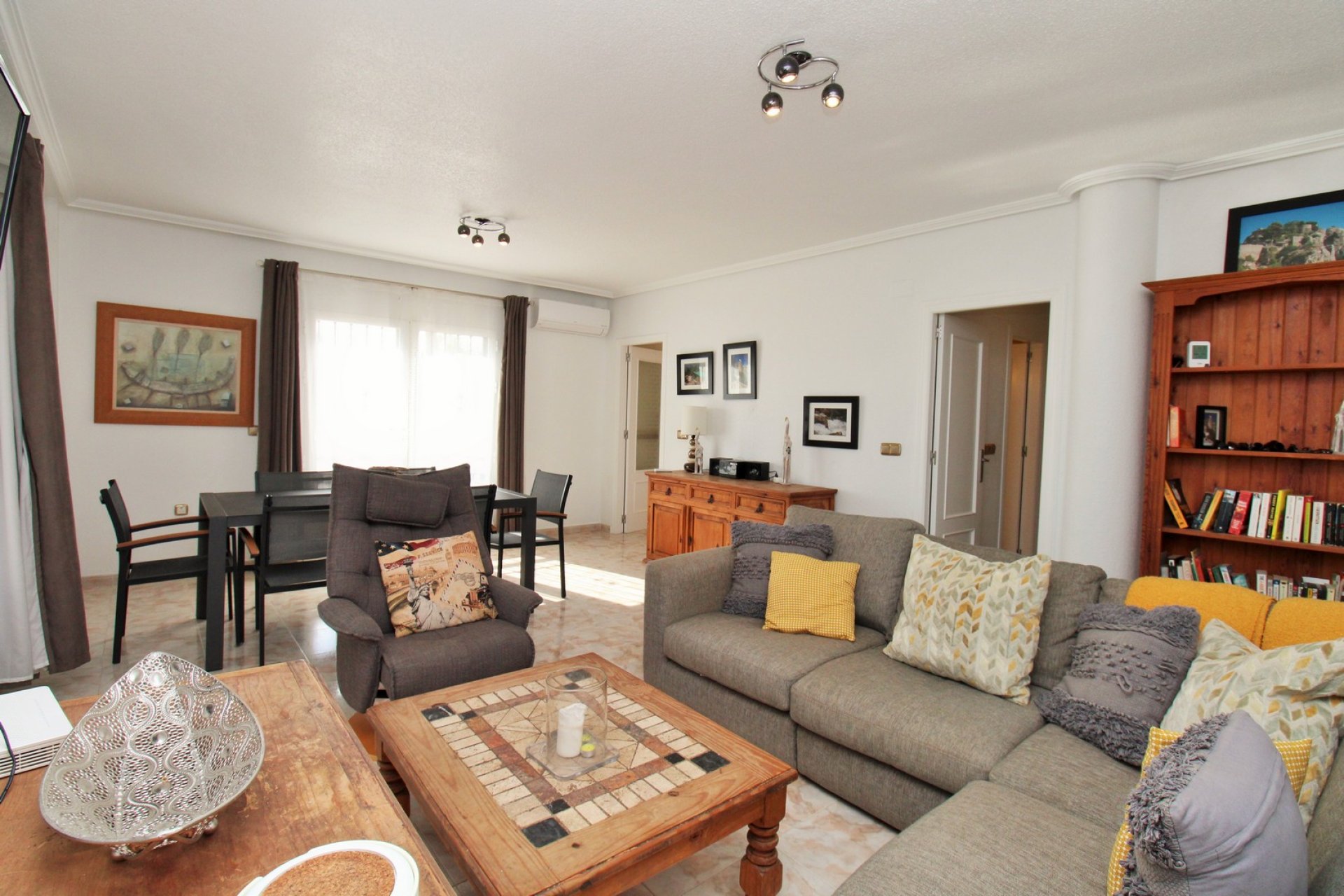 Resale - Villa -
Playa Flamenca