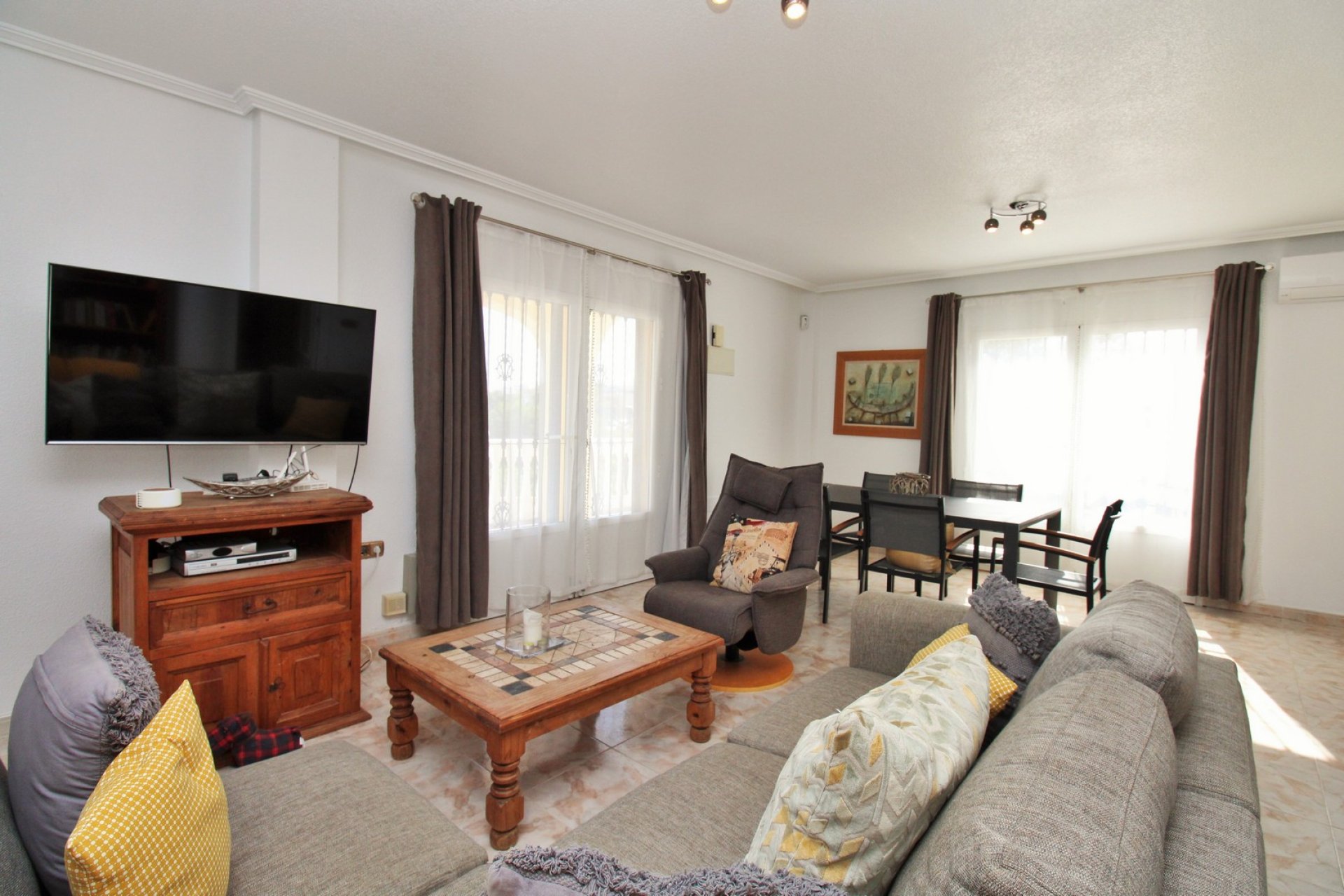 Resale - Villa -
Playa Flamenca