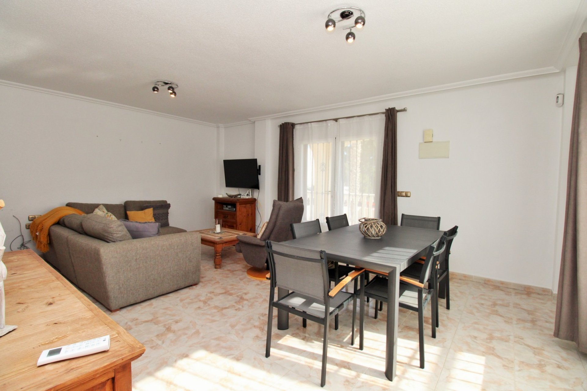 Resale - Villa -
Playa Flamenca