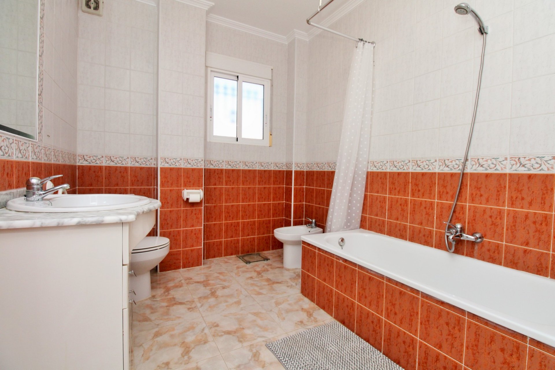 Resale - Villa -
Playa Flamenca