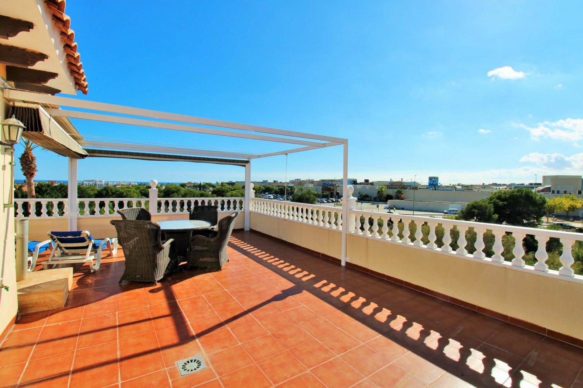 Resale - Villa -
Playa Flamenca