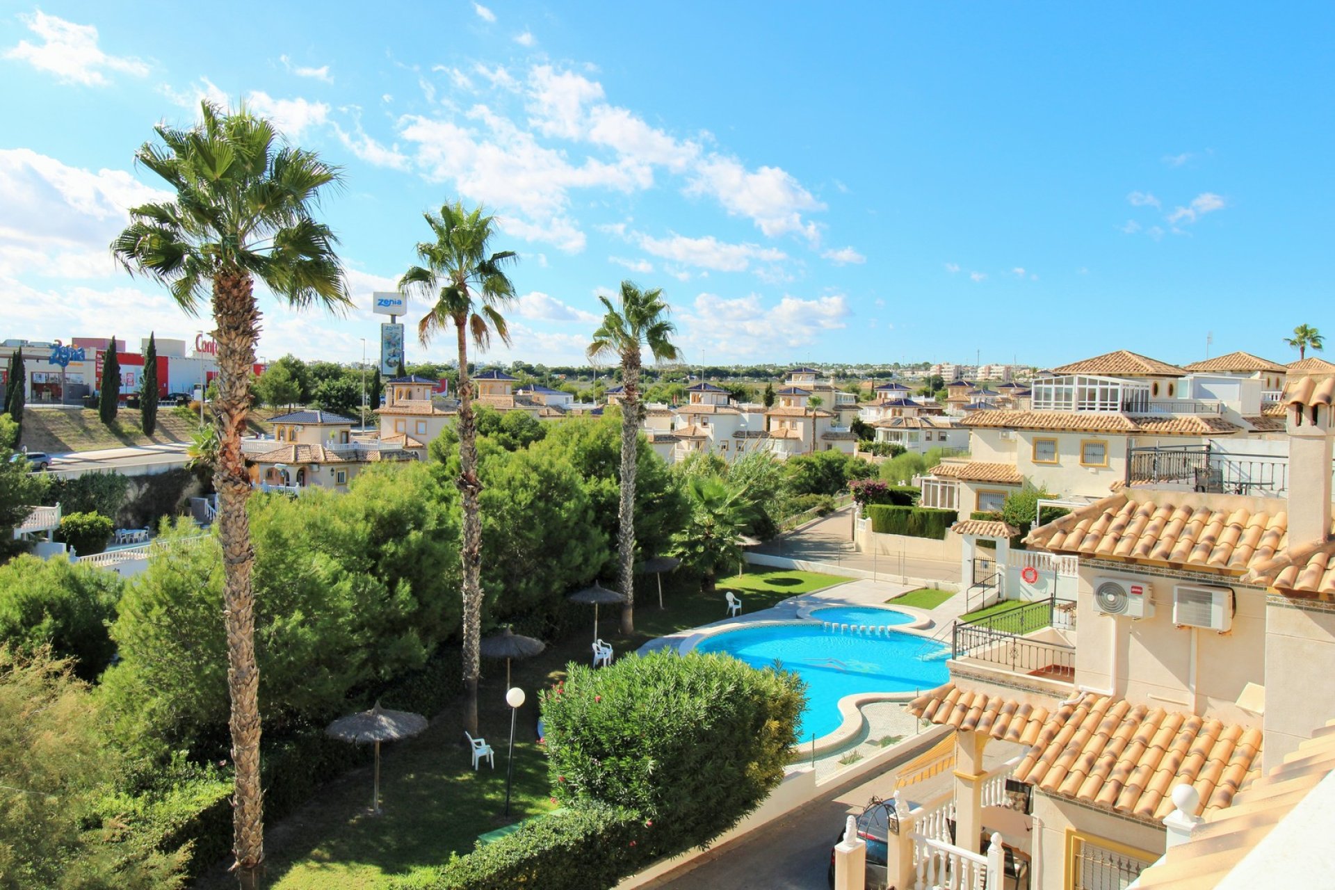 Resale - Villa -
Playa Flamenca