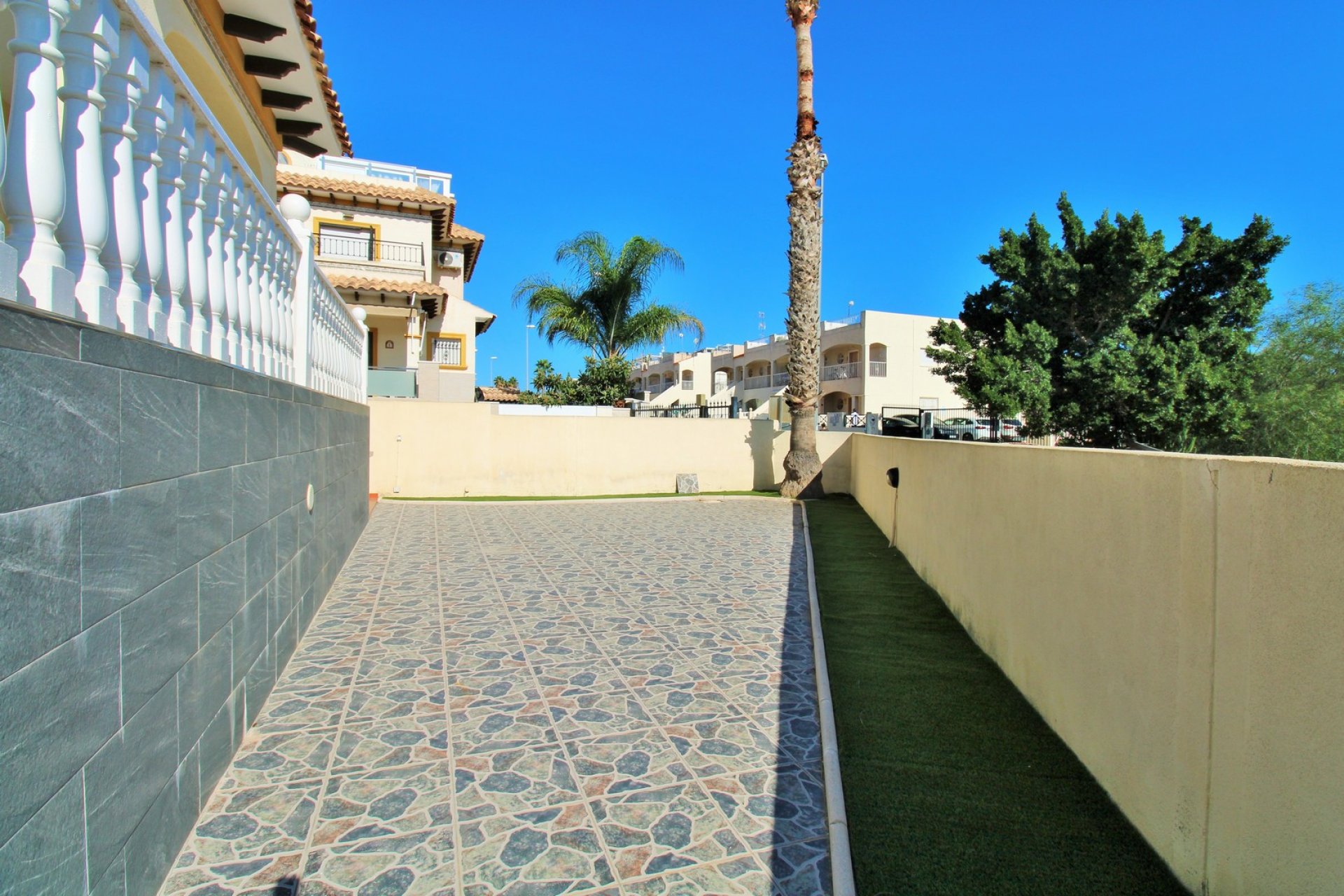 Resale - Villa -
Playa Flamenca