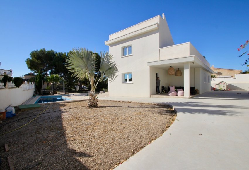 Resale - Villa -
Rojales - Ciudad Quesada