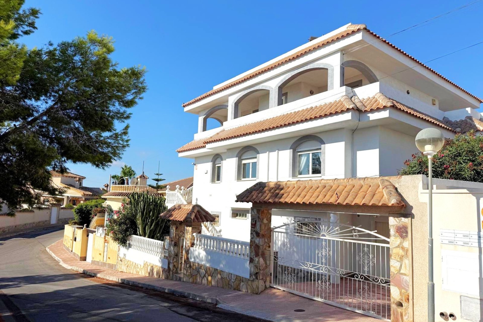 Resale - Villa -
San Miguel de Salinas - Blue Lagoon