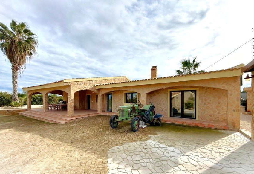 Resale - Villa -
San Miguel de Salinas