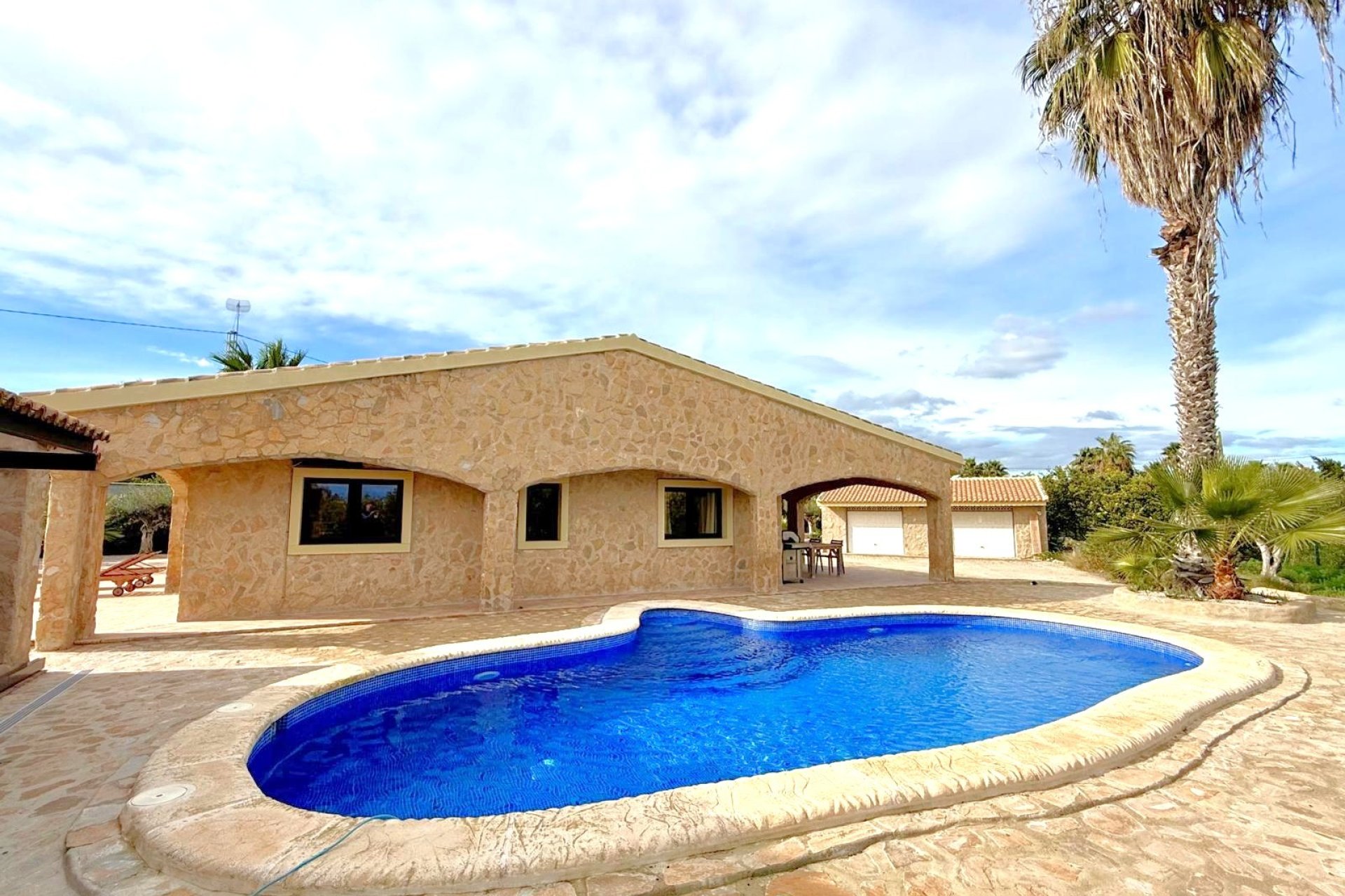 Resale - Villa -
San Miguel de Salinas