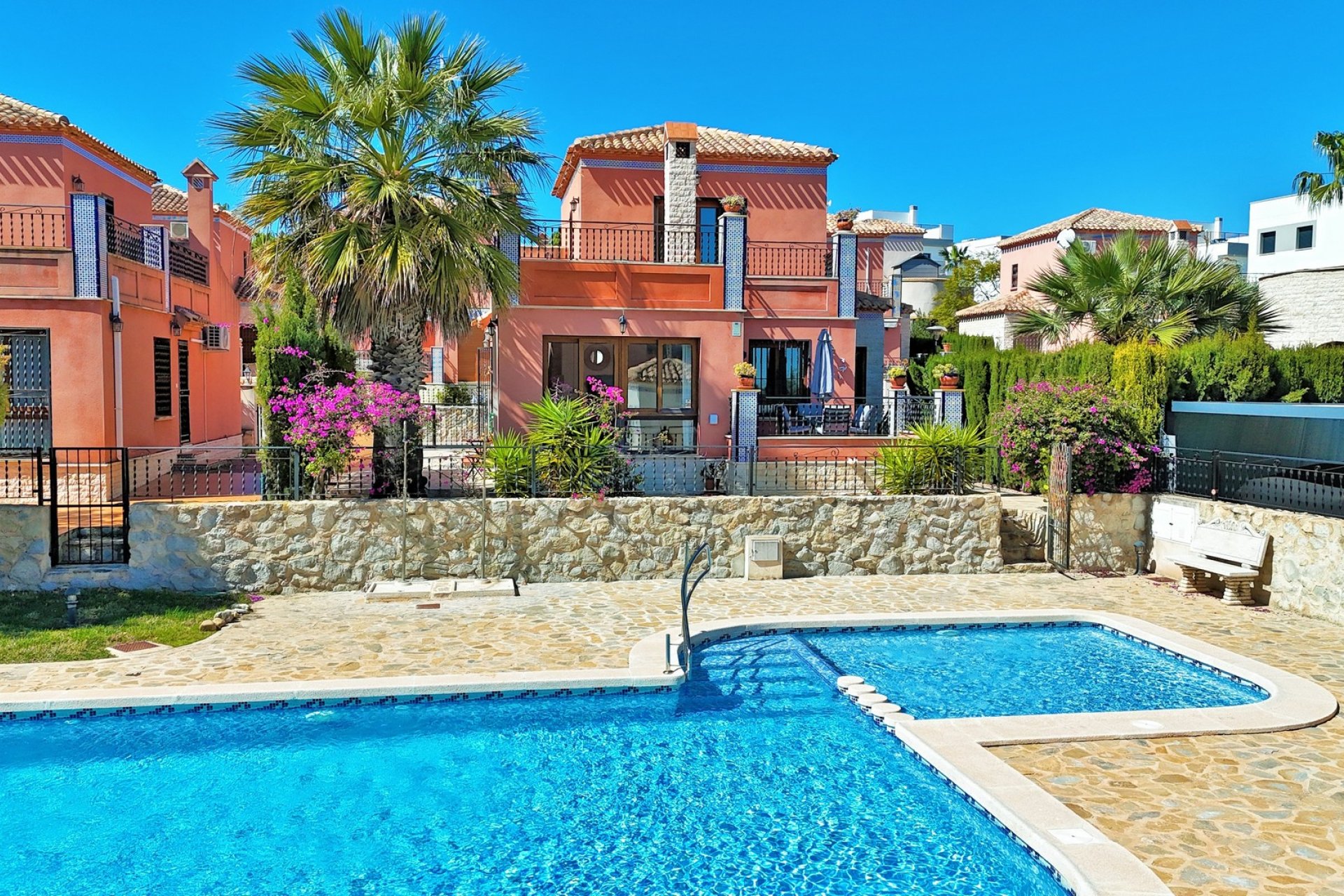 Resale - Villa -
San Miguel de Salinas