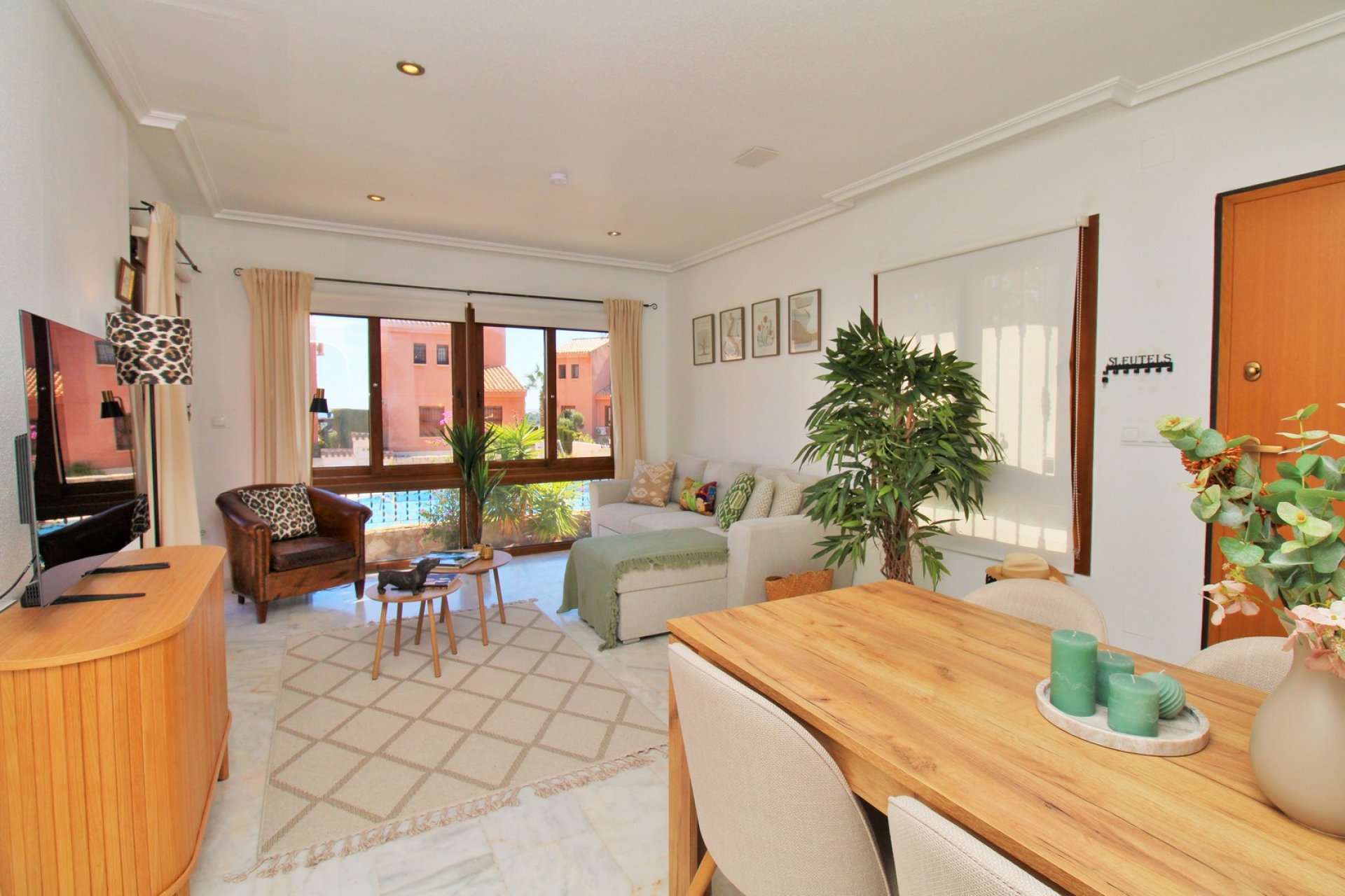 Resale - Villa -
San Miguel de Salinas