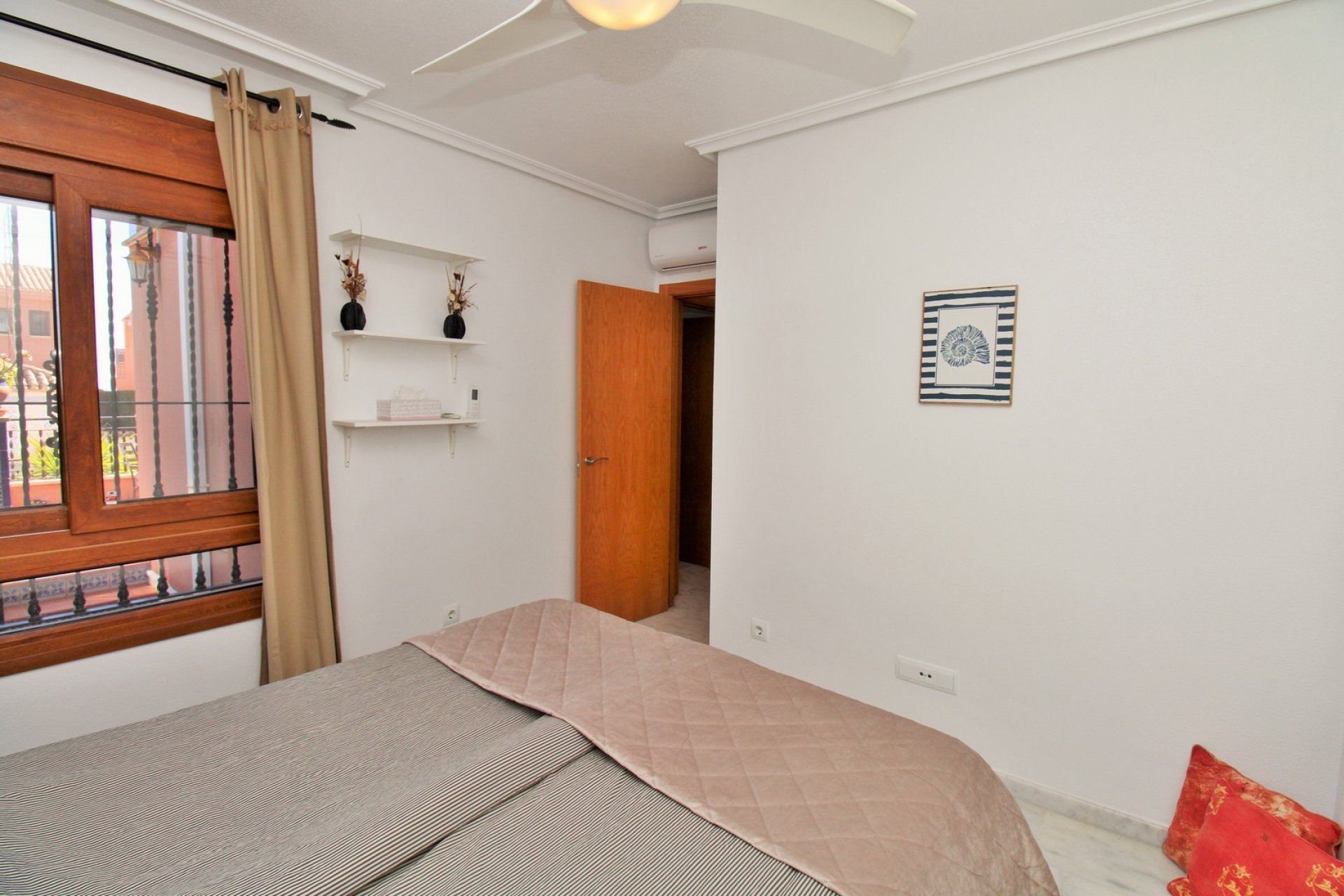 Resale - Villa -
San Miguel de Salinas