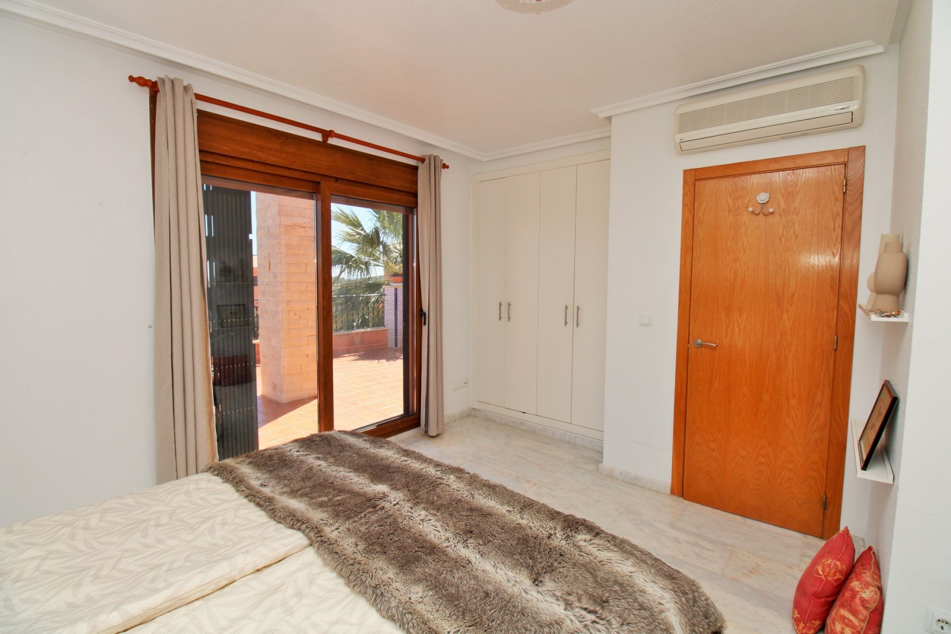 Resale - Villa -
San Miguel de Salinas