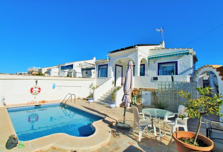 Resale - Villa -
Torrevieja - El Chaparral