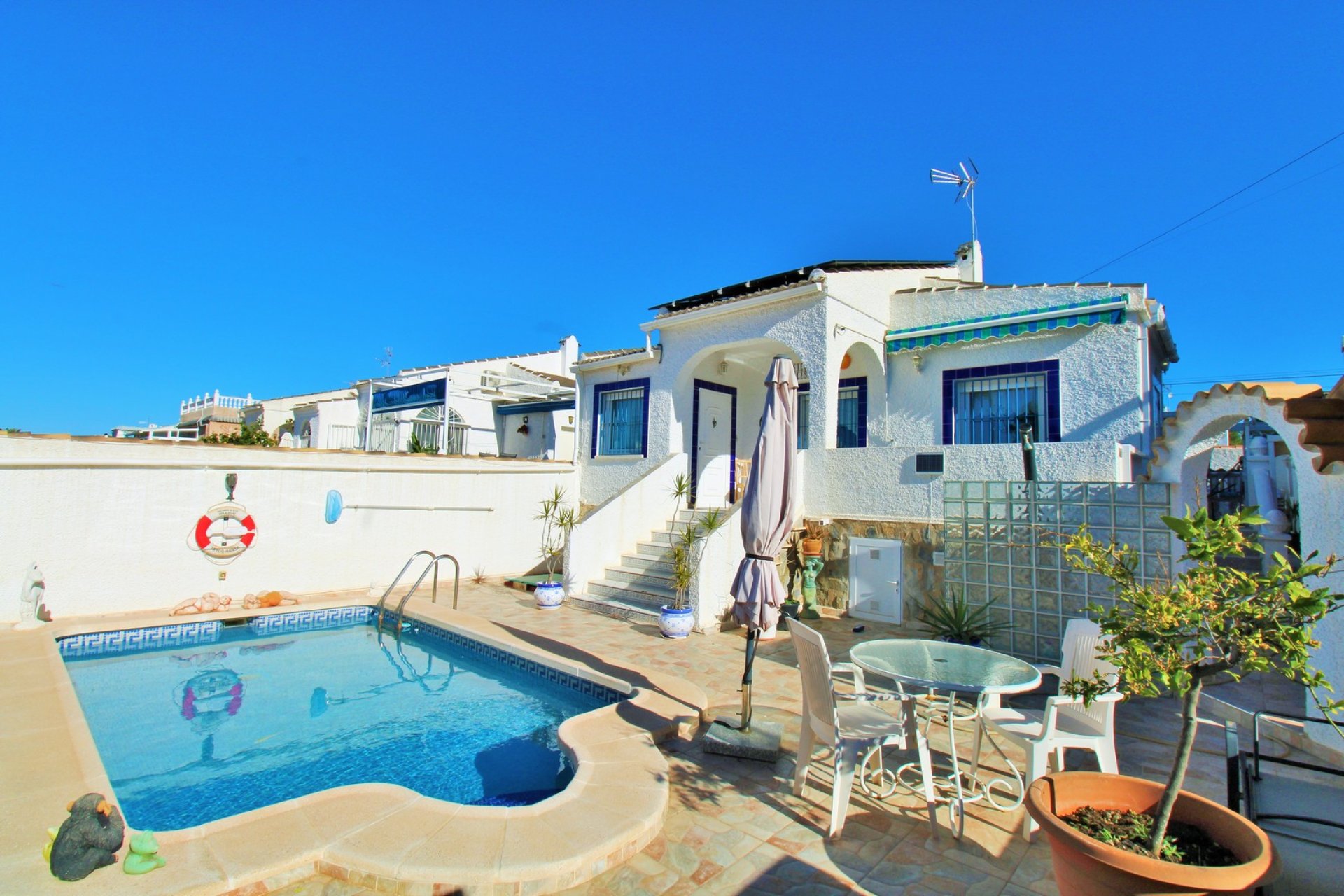 Resale - Villa -
Torrevieja - El Chaparral
