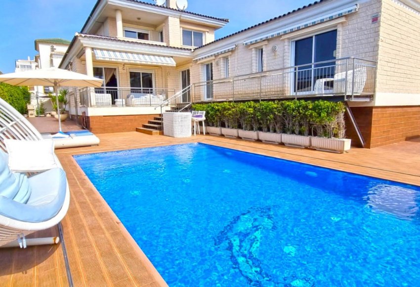 Resale - Villa -
Torrevieja - La Mata