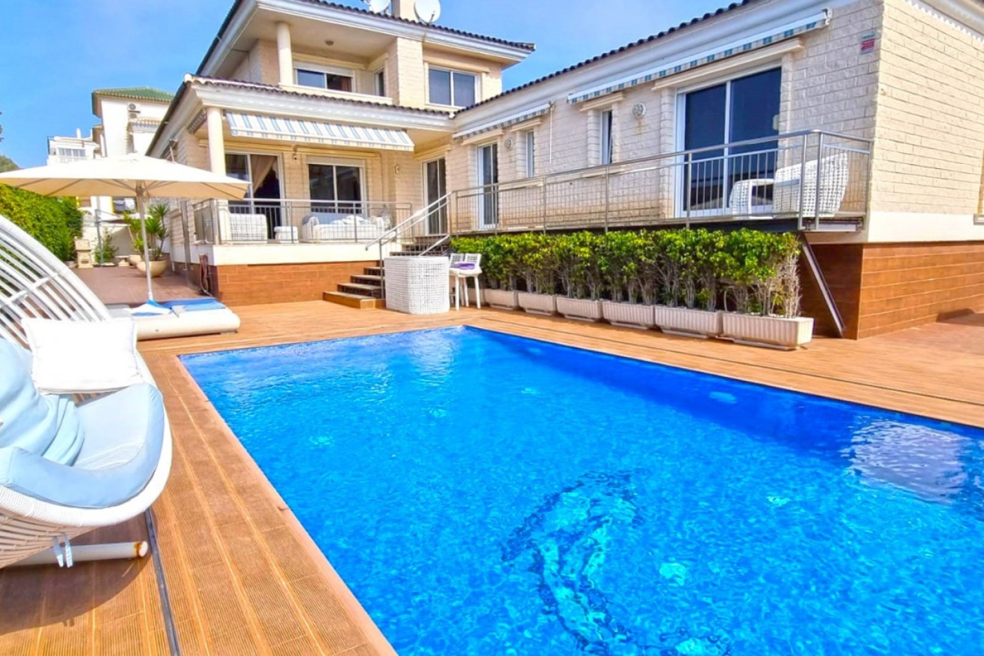 Resale - Villa -
Torrevieja - La Mata
