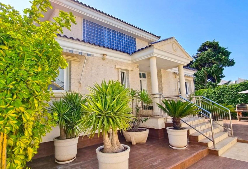 Resale - Villa -
Torrevieja - La Mata
