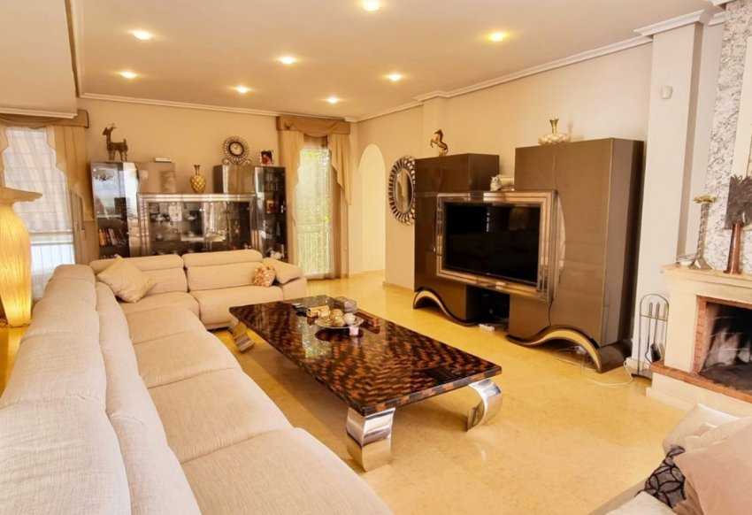 Resale - Villa -
Torrevieja - La Mata