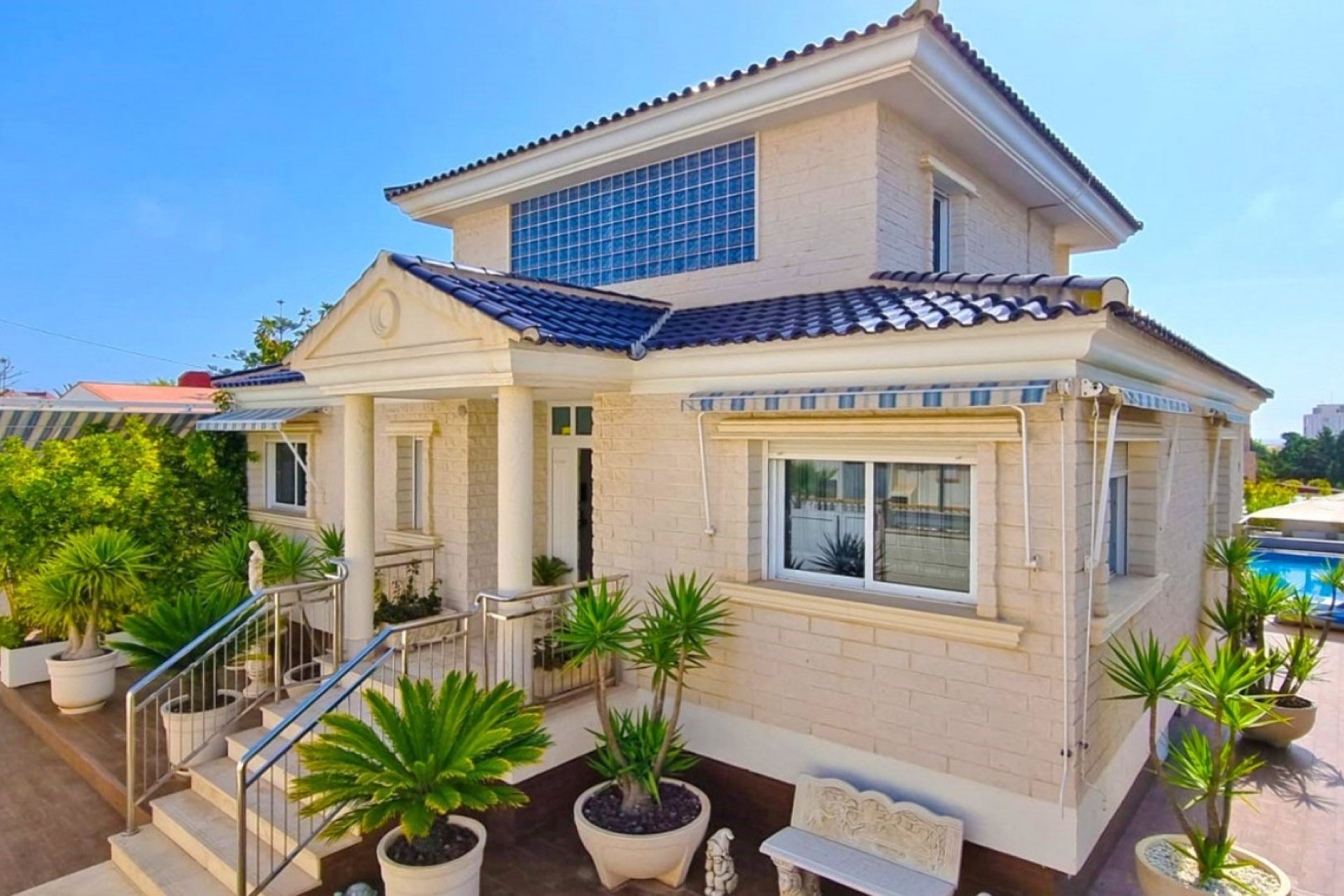 Resale - Villa -
Torrevieja - La Mata