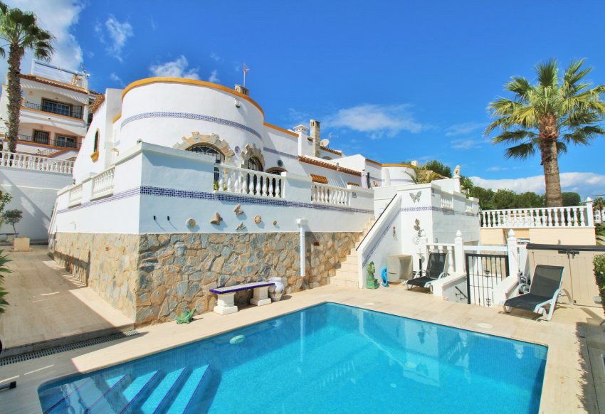 Resale - Villa -
Villamartín - Los Dolses