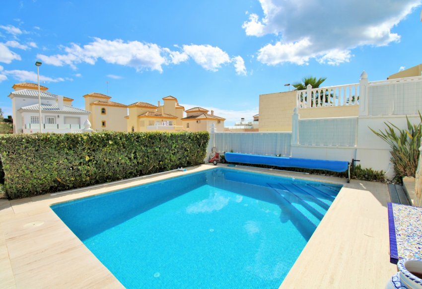 Resale - Villa -
Villamartín - Los Dolses