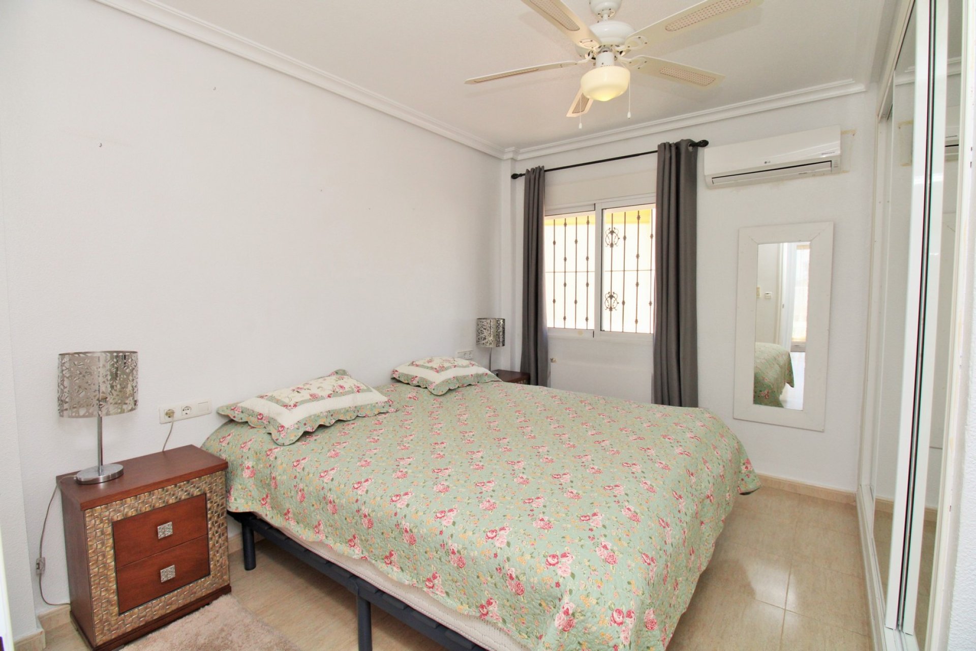 Resale - Villa -
Villamartín - Los Dolses