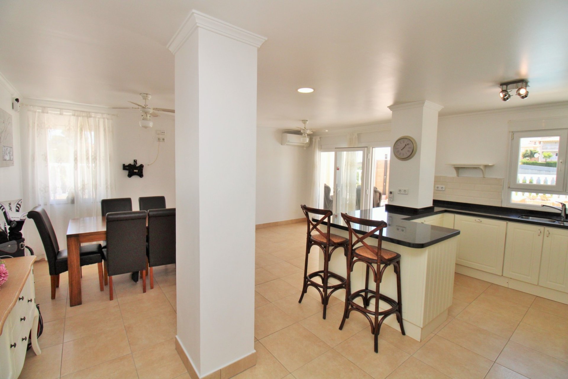Resale - Villa -
Villamartín - Los Dolses