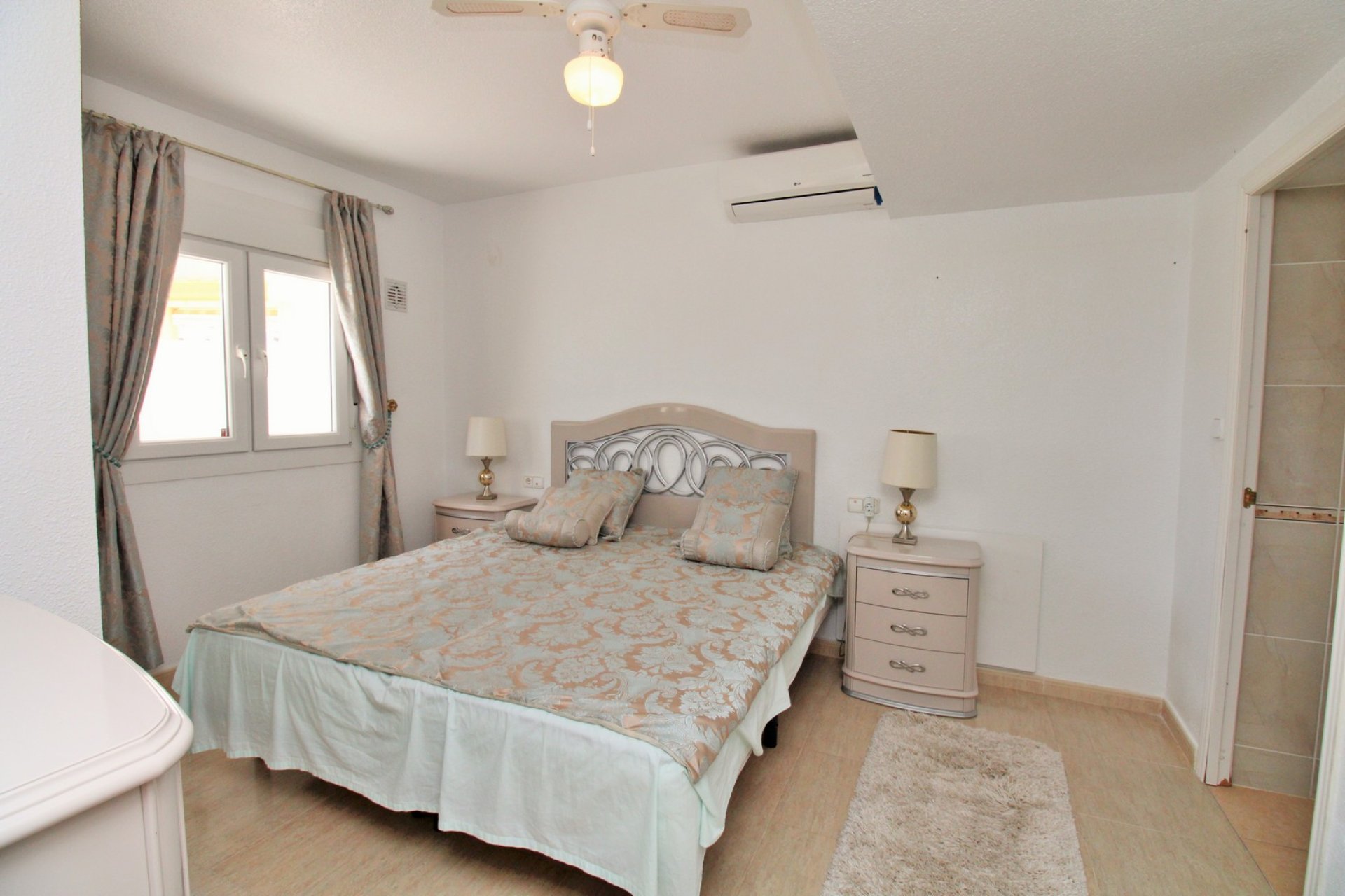 Resale - Villa -
Villamartín - Los Dolses
