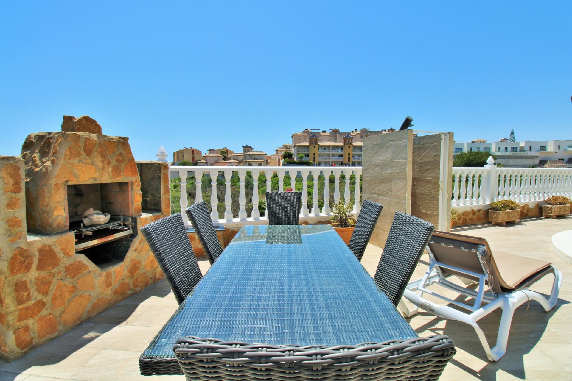 Resale - Villa -
Villamartín - Los Dolses