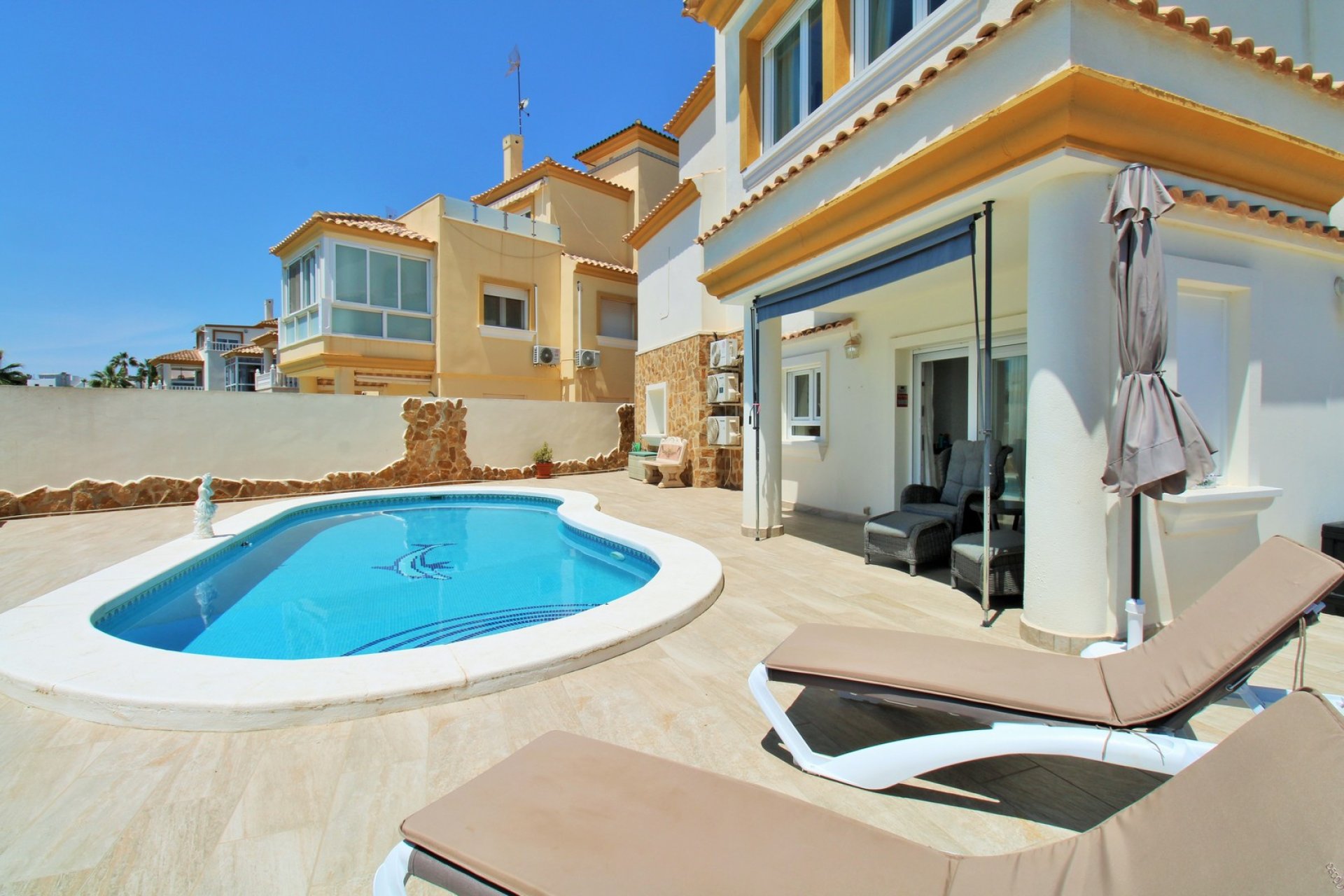 Resale - Villa -
Villamartín - Los Dolses