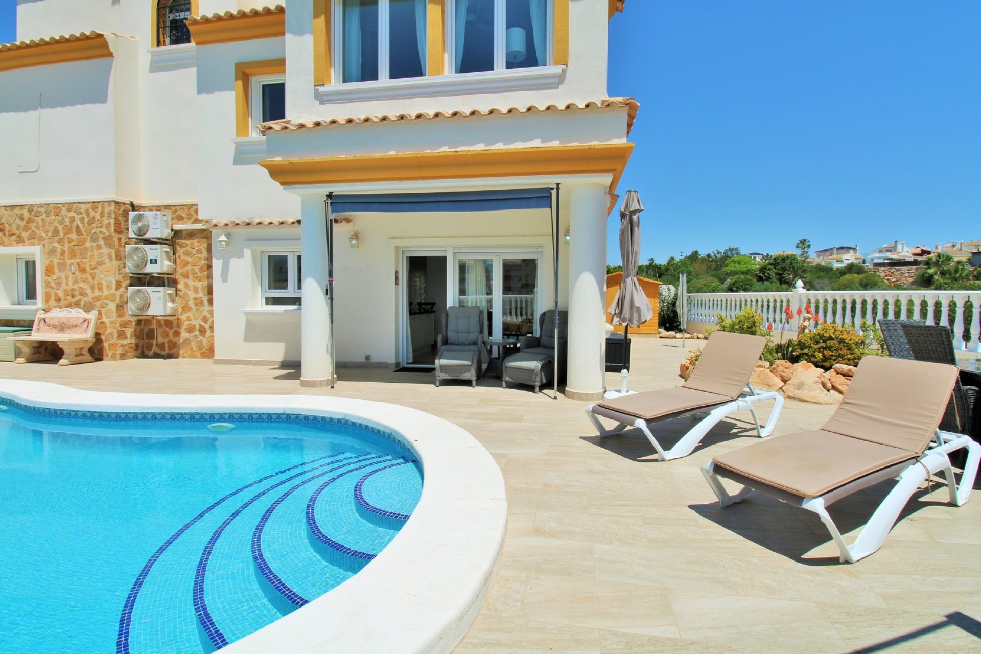Resale - Villa -
Villamartín - Los Dolses