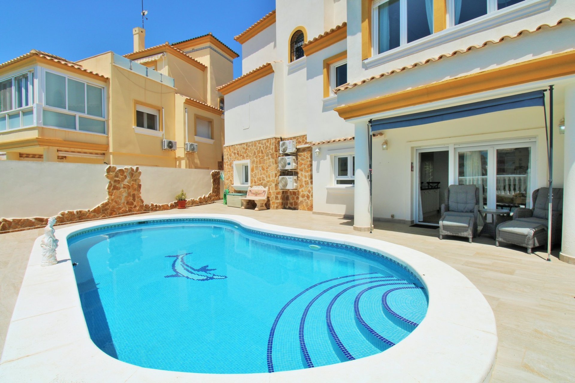 Resale - Villa -
Villamartín - Los Dolses