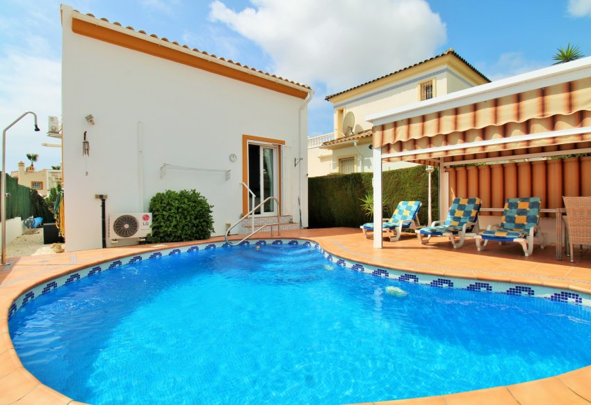 Resale - Villa -
Villamartín - Los Dolses