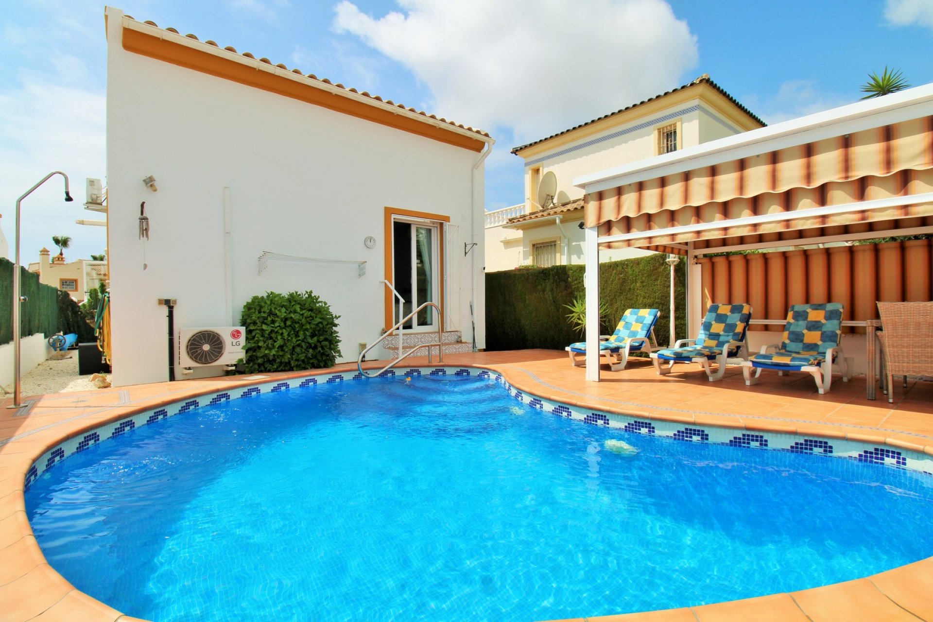 Resale - Villa -
Villamartín - Los Dolses