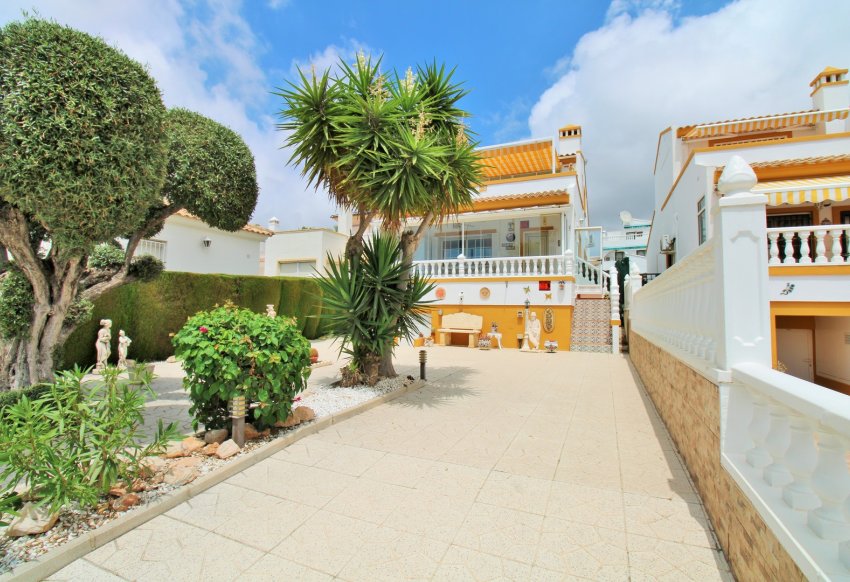 Resale - Villa -
Villamartín - Los Dolses