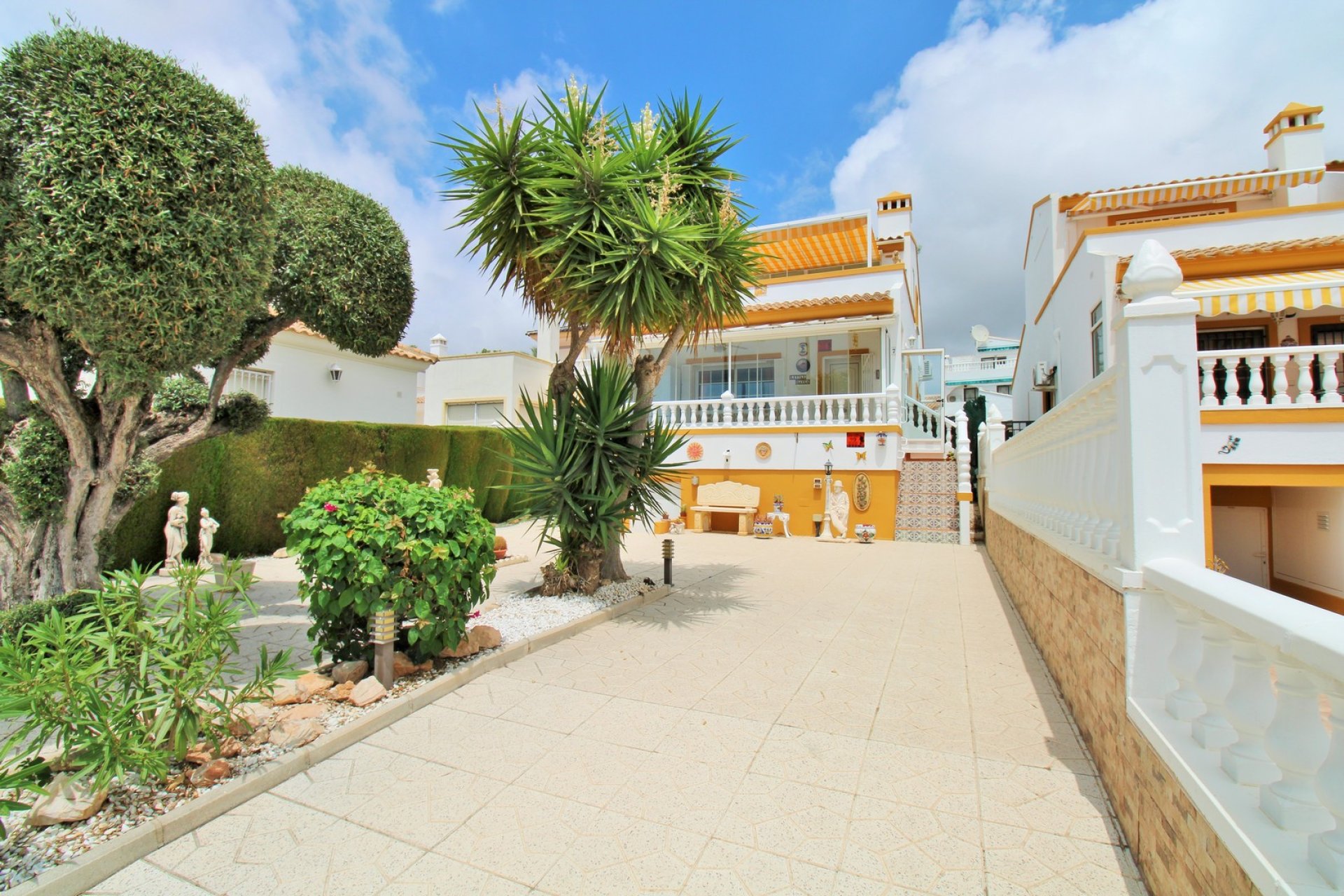 Resale - Villa -
Villamartín - Los Dolses