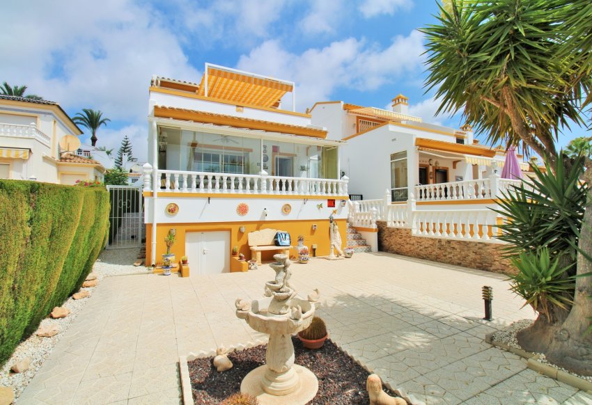 Resale - Villa -
Villamartín - Los Dolses