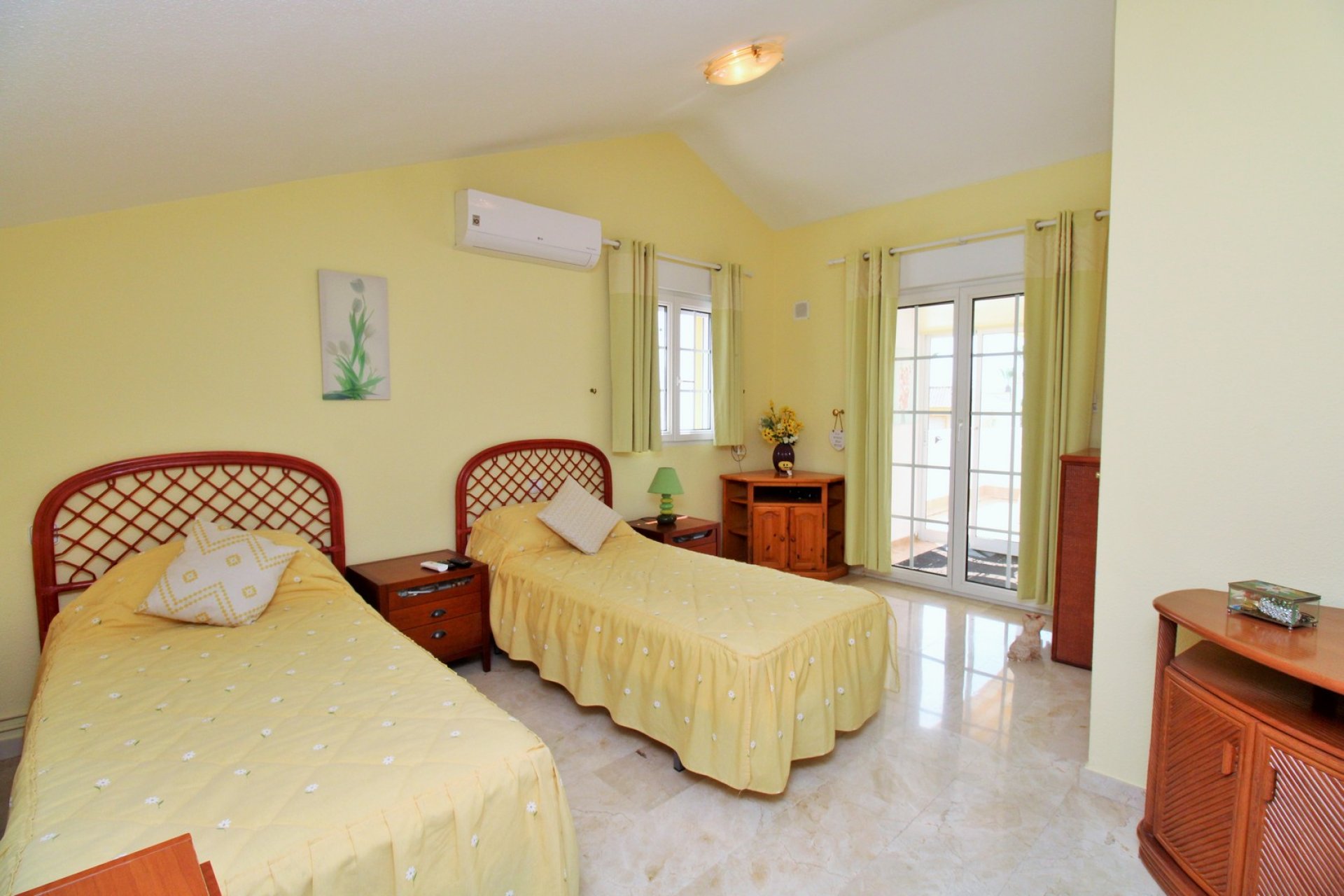 Resale - Villa -
Villamartín - Los Dolses