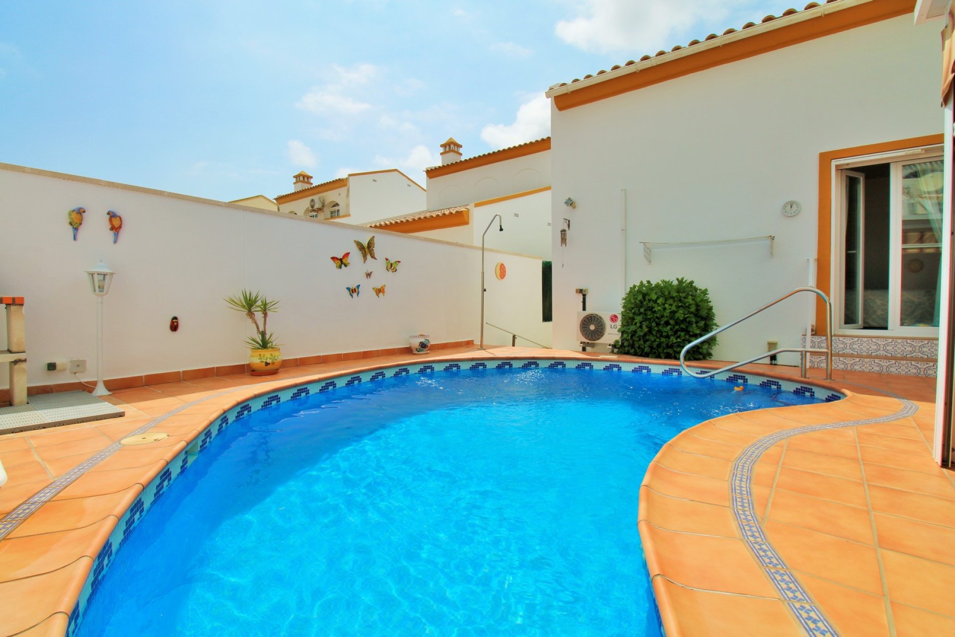 Resale - Villa -
Villamartín - Los Dolses