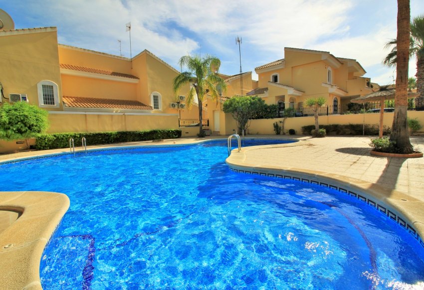 Resale - Villa -
Villamartín - Los Dolses