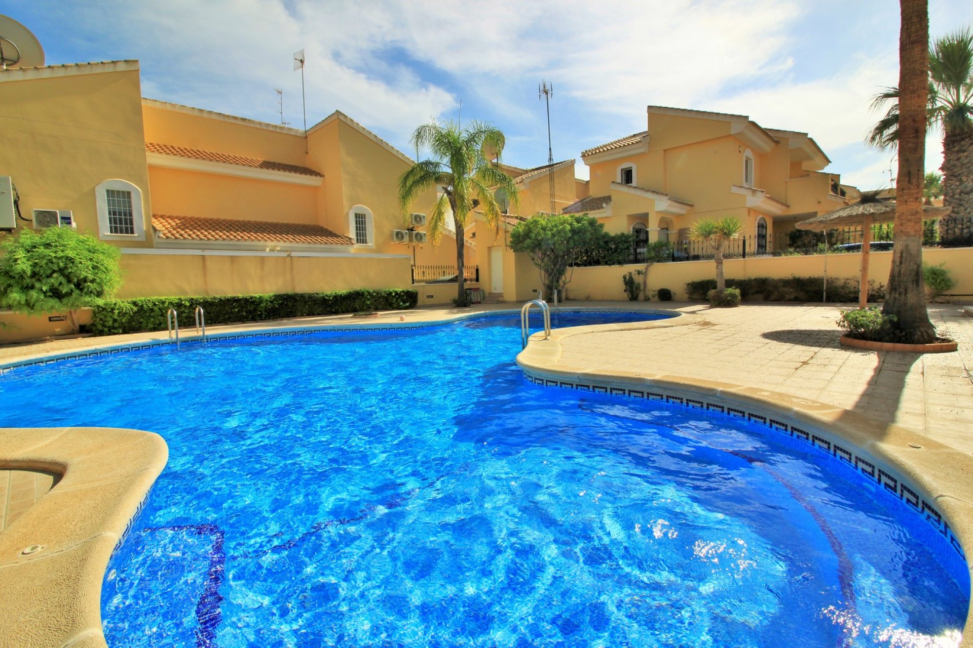 Resale - Villa -
Villamartín - Los Dolses