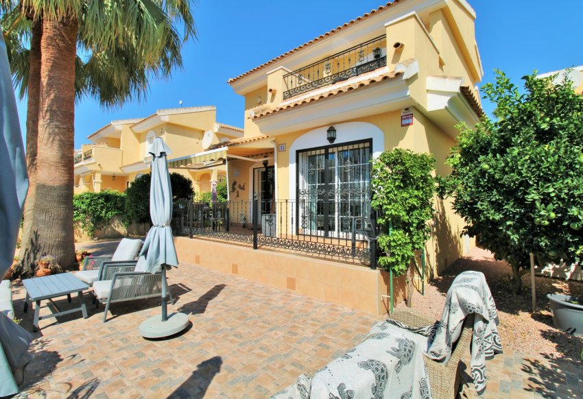 Resale - Villa -
Villamartín - Los Dolses