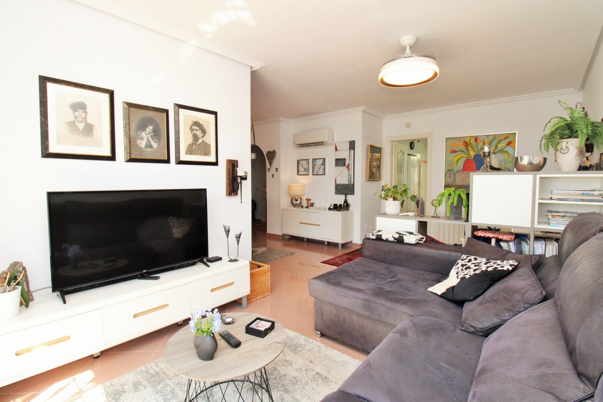 Resale - Villa -
Villamartín - Los Dolses