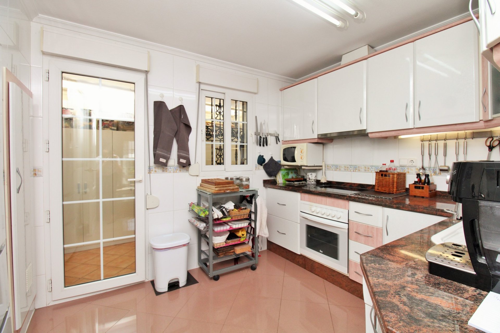 Resale - Villa -
Villamartín - Los Dolses