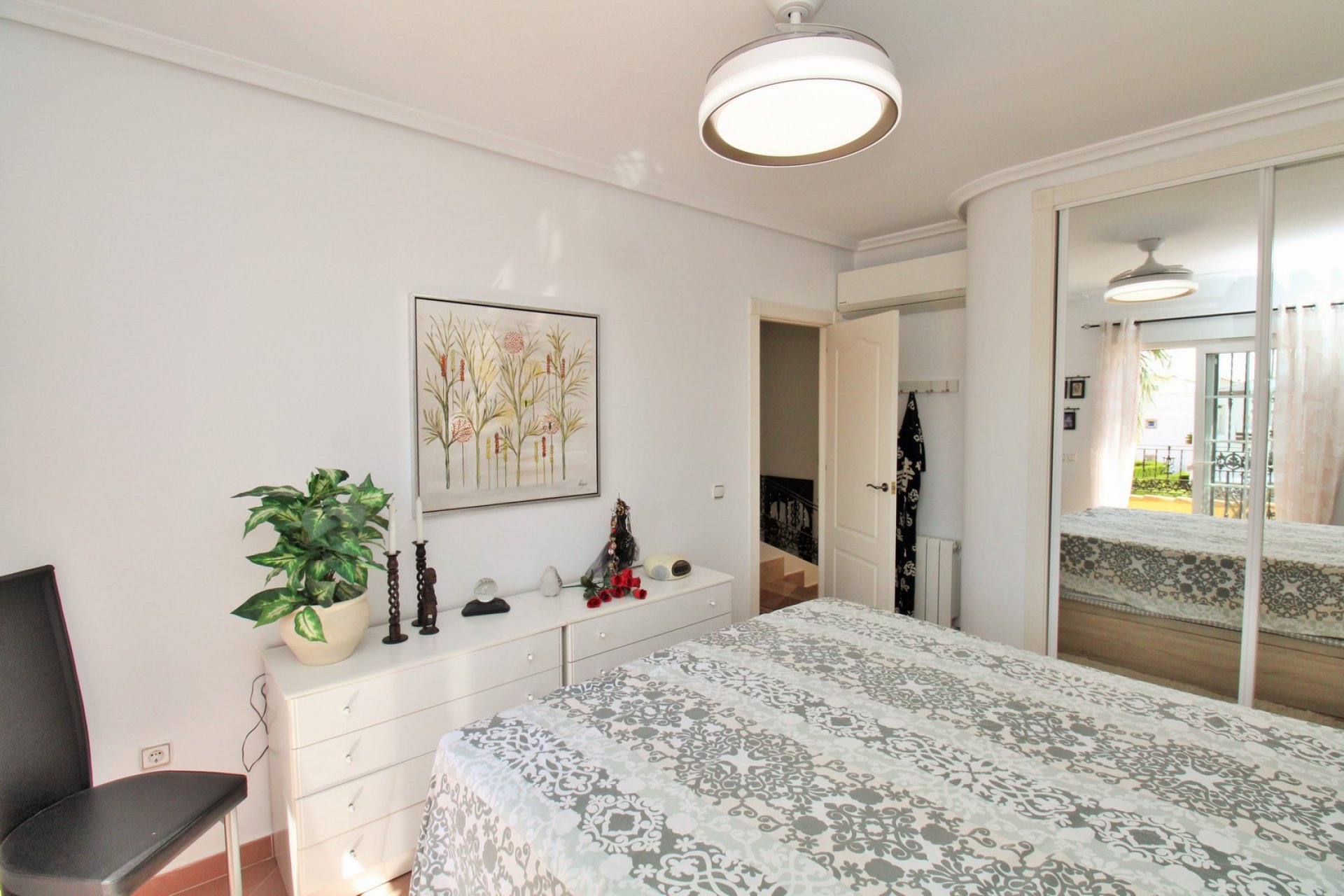 Resale - Villa -
Villamartín - Los Dolses
